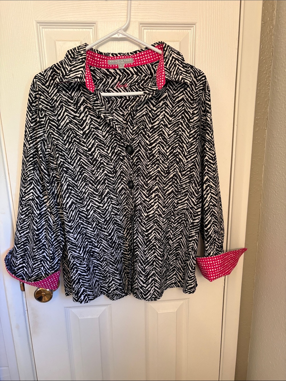 Women’s Foxcroft Black & White Zigzag Button-Front Top with Pink Trim 18